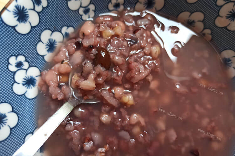 买了一些绿豆粥，绿豆粥配什么菜吃最合适？