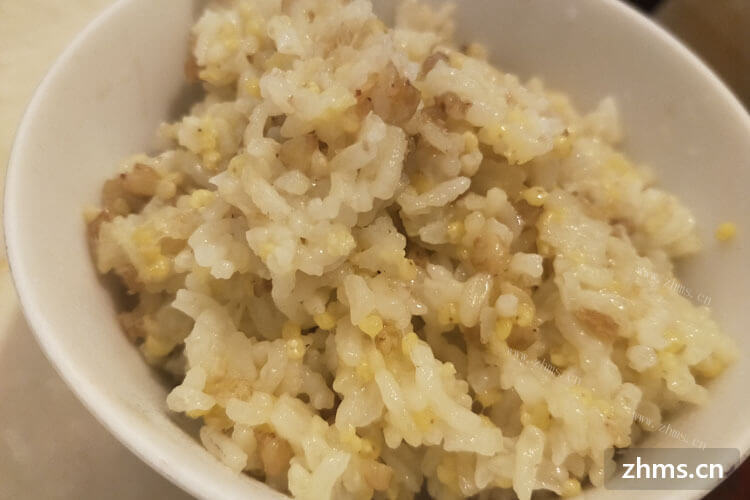我们常用黑米蒸米饭，蒸黑米饭黑米要泡多久？
