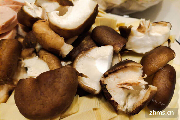 想做一碗又好看又好吃的香菇面，做面香菇咋切？