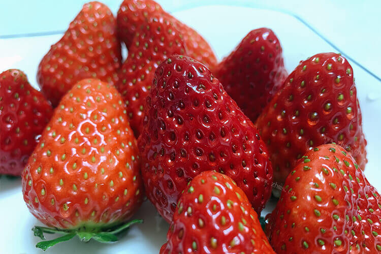 买了一些牛奶草莓，牛奶草莓和普通草莓哪个好吃？