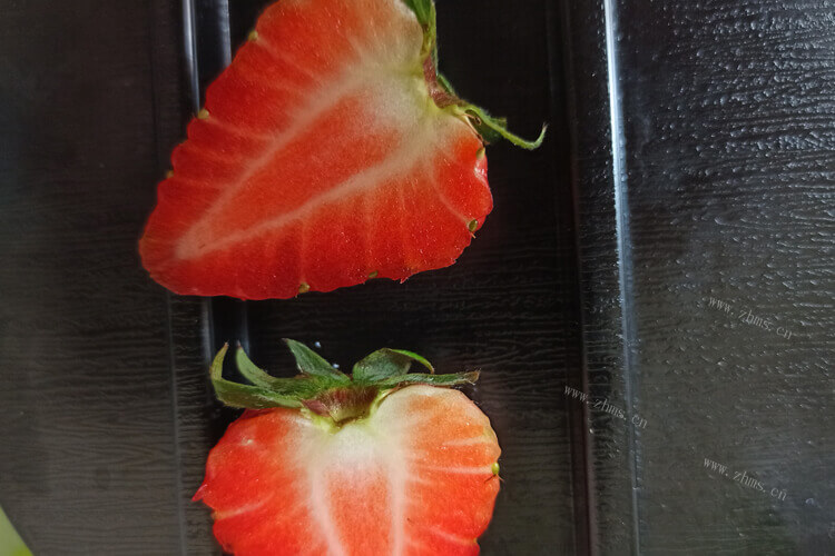 用草莓榨些果汁喝，草莓榨汁较佳搭配？