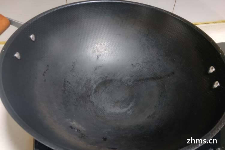 炒菜锅锅底的黑垢怎么清洗