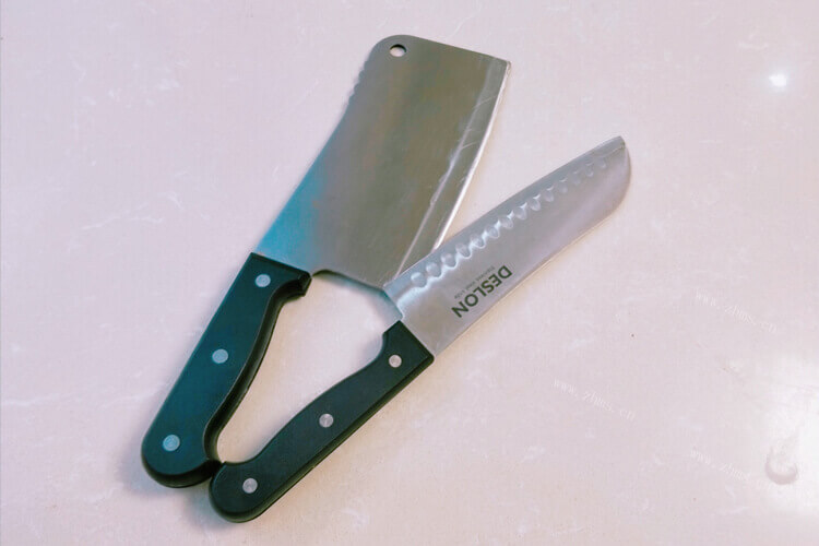 菜刀有很多材质，选择菜刀用什么钢最好呢？