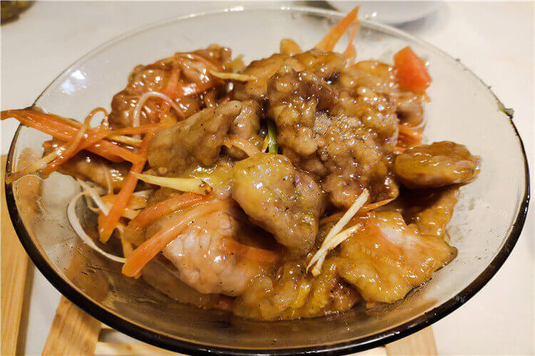锅包肉是东北的特色菜，沈阳东北锅包肉好吃吗？