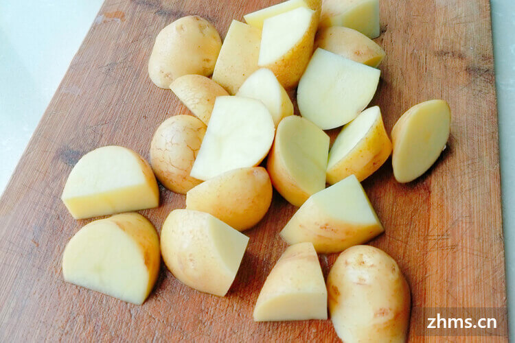 小土豆块煮多久才能熟？遇到发青土豆怎么办？
