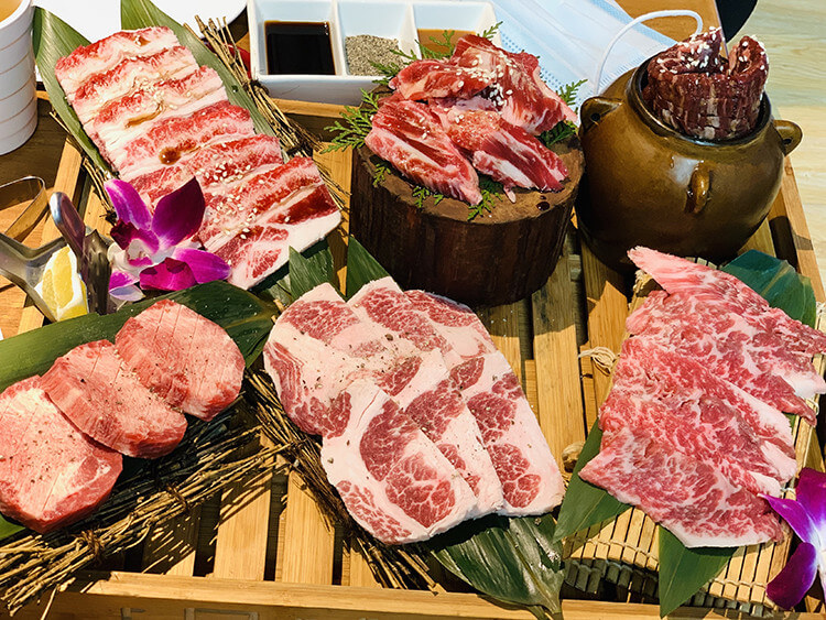超赞的一家日式烧肉店，一个拼盘就有6种最好吃的烧肉