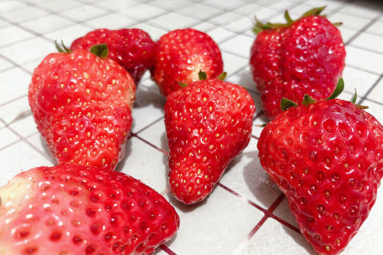 草莓没泡盐水可以吃吗？在草莓园刚摘的草莓，想吃一点
