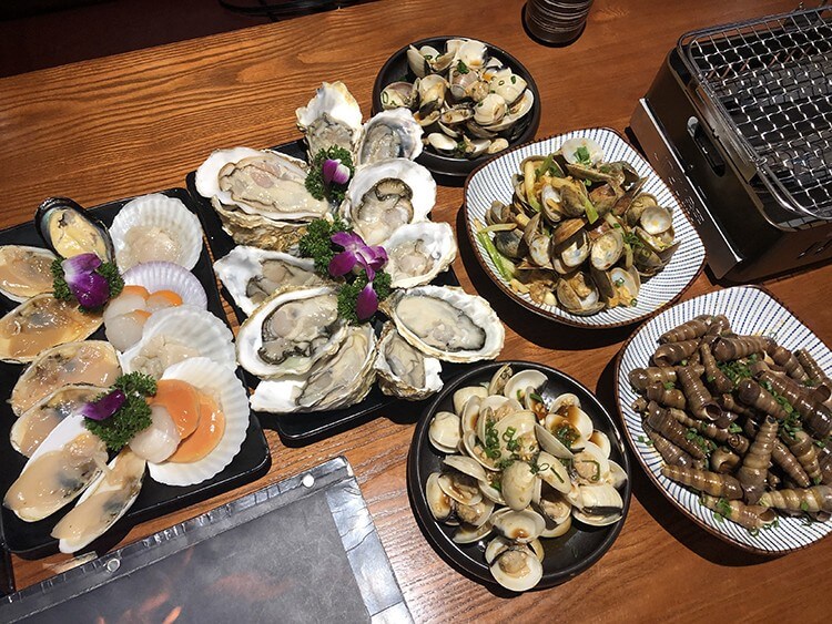集寿喜锅和海鲜烧烤于一体的日料店，还免费提供和服给食客拍照