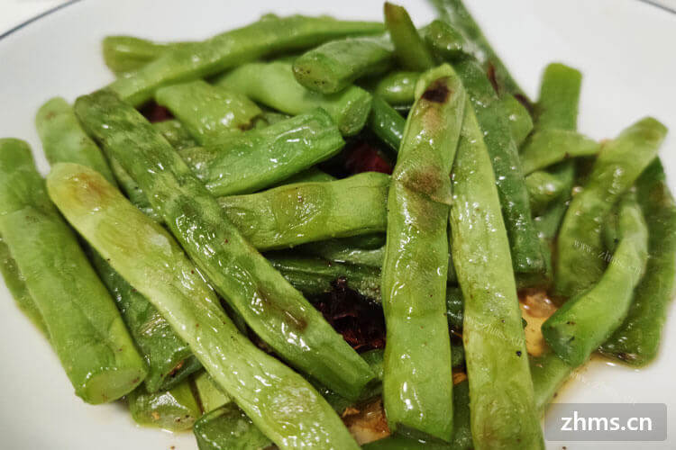 最近闲在家想找一个加盟的项目想问一下。那璐湾桶饭中餐靠谱吗？
