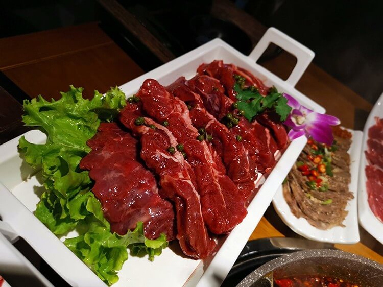 解锁潮汕牛肉的川式吃法的店，这里正宗的川式红汤可以带你涮完一整头牛都不发苦