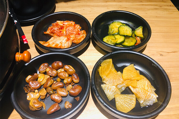 韩国和朝鲜同出一家，制作正宗朝鲜辣白菜的配方比例