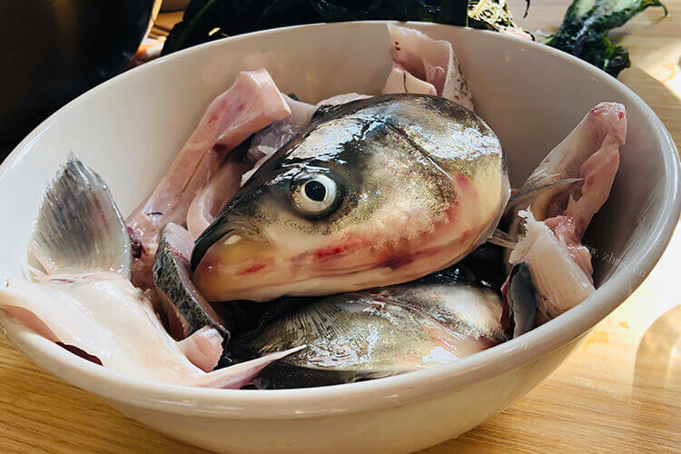 鱼头酸笋汤怎么做好吃，放什么佐料味道更好？