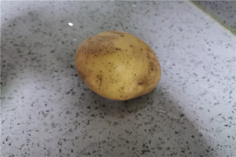 在超市买了一些红皮土豆，想知道如何长时间保存红皮土豆？