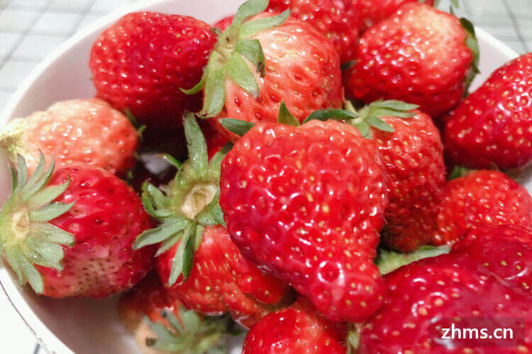 草莓一定要用盐水泡吗?也可以用淘米水代替