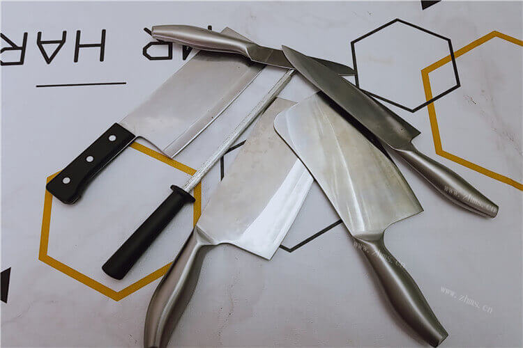 打菜刀用什么材质钢最好呢？要自己做吗？