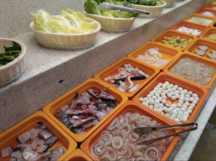 在三亚88元也能畅享海鲜火锅，鲜活螃蟹和大虾等随便吃！