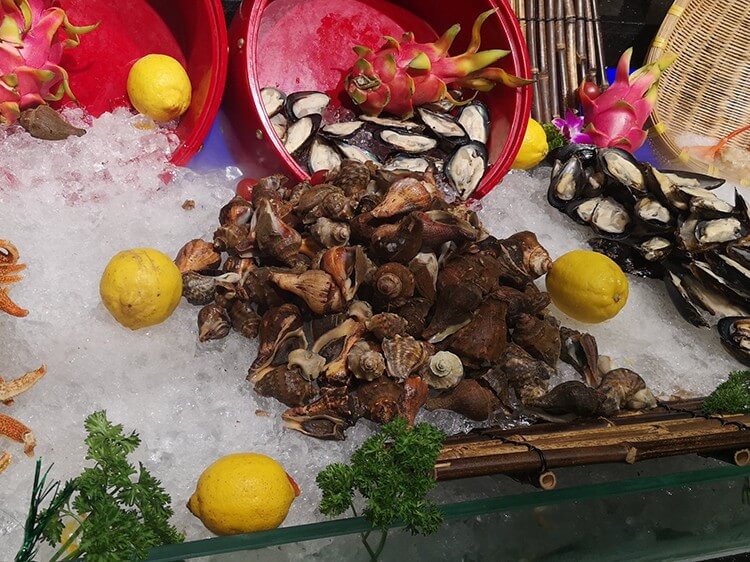 菜品超新鲜的海鲜自助餐厅，90元吃到的都是鲜活海鲜，主题海鲜日更能吃到高品质海鲜