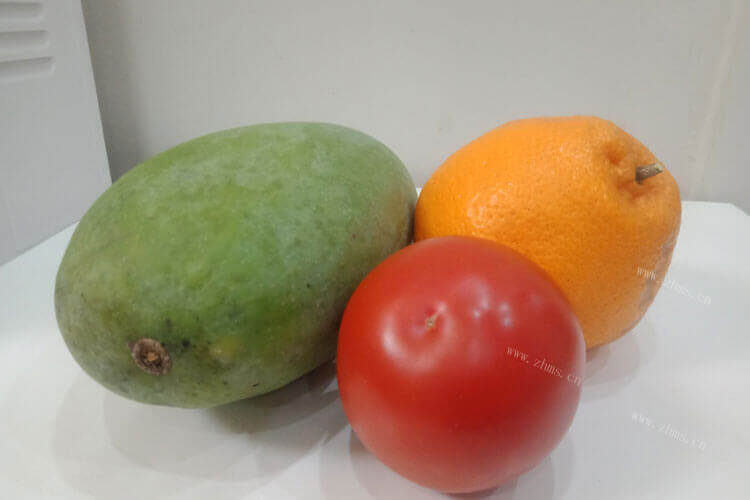 买芒果的时候没注意，买了一些生芒果，听说熟芒果可以催熟生芒果
