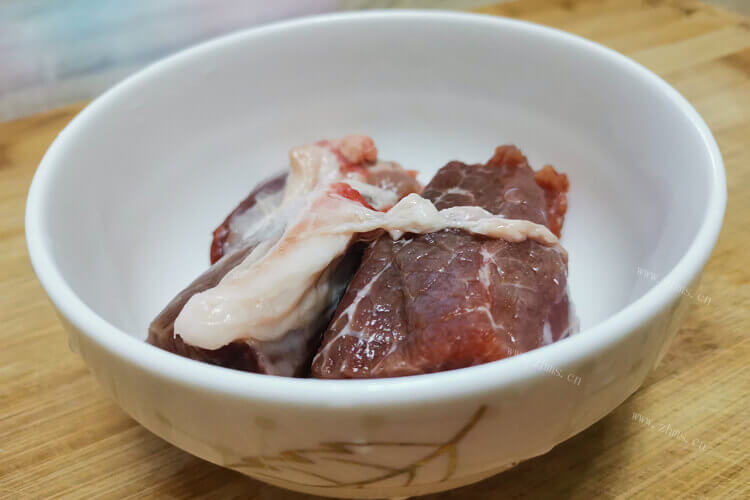 买了一些猪肉和酸菜，猪肉酸菜蒸饺多长时间能蒸熟？
