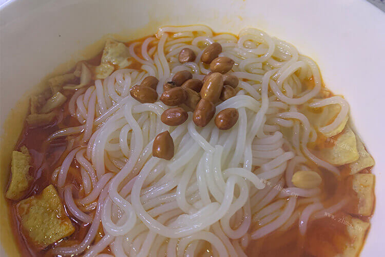 广西柳州市乾跃螺蛳粉怎么样，吃起来会不会味道特别大？
