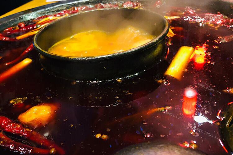 清汤火锅适合烫什么食材？火锅底料用什么煮比较好？