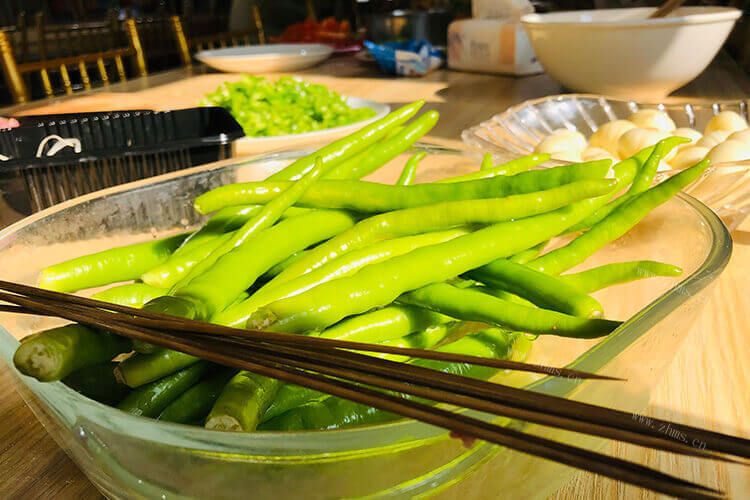 鸡胗炒辣椒怎样炒好吃，可以加生抽不？