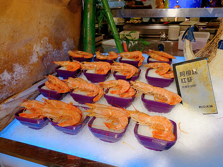 只要158元的海鲜自助餐，海鲜又多又鲜，还有现切牛肉涮火锅