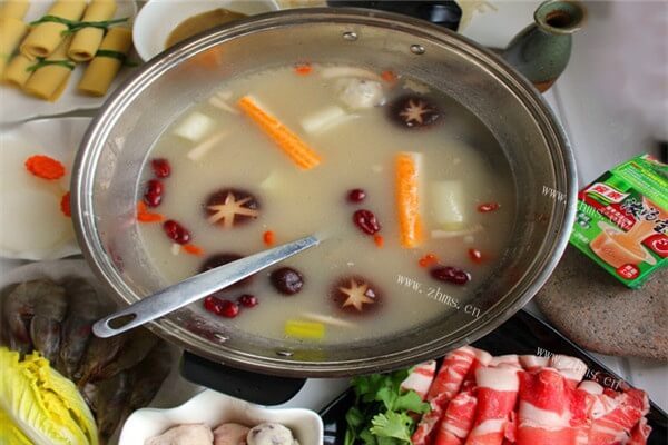 学会美味汤锅的做法，不出门就能吃到热气腾腾的汤锅