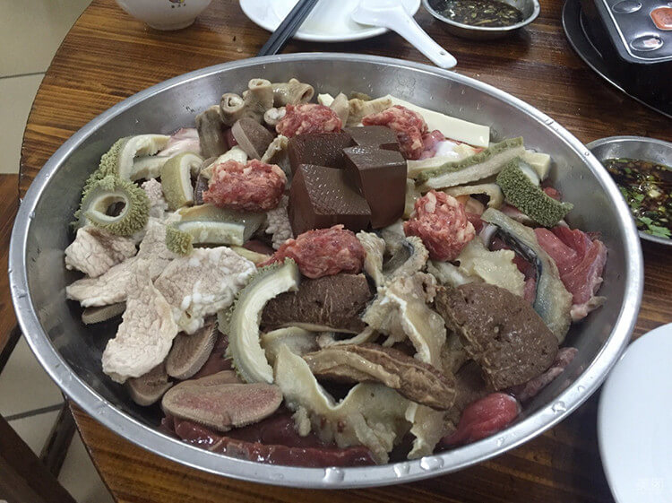鹤山最便宜的牛杂火锅，88元能吃2斤牛杂