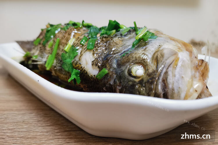 清蒸鲈鱼鲜嫩美味，请问家常清蒸鲈鱼蒸多久？