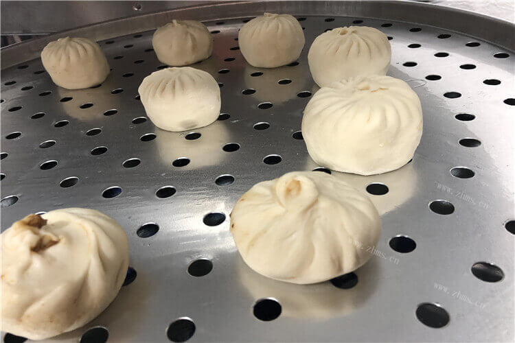 我做了一些包子，包子蒸出来又硬又黄？