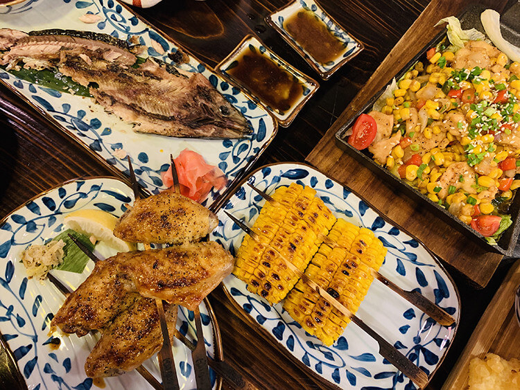 装潢超有感觉的日式居酒屋,菜品精致,一看就很用心,服务也是相当好,几乎随叫随到 装潢超有感觉的日式居酒屋,菜品精致,一看就很用心,服务也是相当好,几乎随叫随到