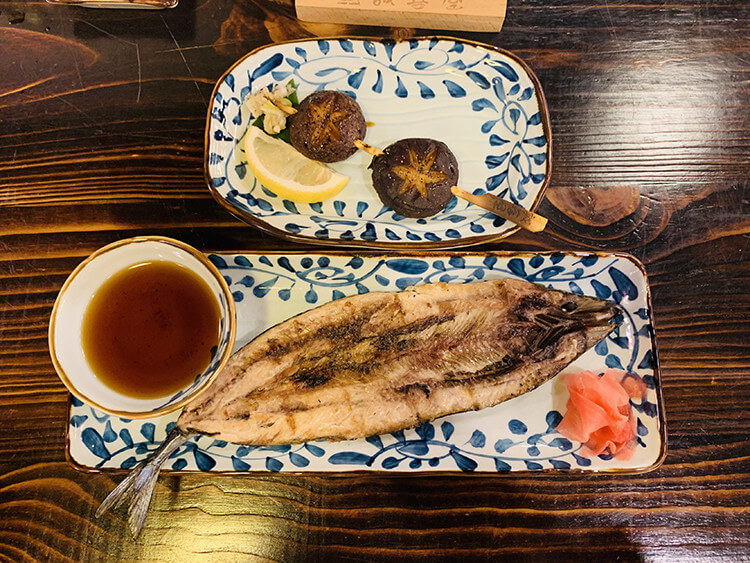 装潢超有感觉的日式居酒屋,菜品精致,一看就很用心,服务也是相当好,几乎随叫随到 装潢超有感觉的日式居酒屋,菜品精致,一看就很用心,服务也是相当好,几乎随叫随到