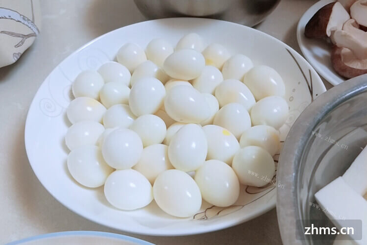 买了一些鹌鹑蛋，请问鹌鹑蛋可以炒什么菜吃？