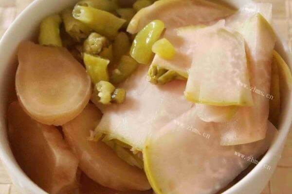 酸萝卜老鸭汤的做法，酸辣开胃的鸭汤，是任何人都无法拒绝的美味