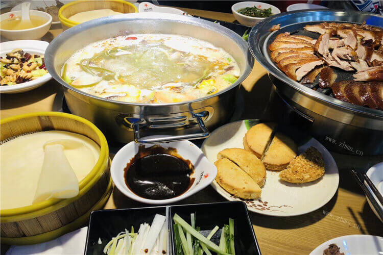 川菜是我们国家的八大菜系之一，川菜汤锅系列有哪一些呢？