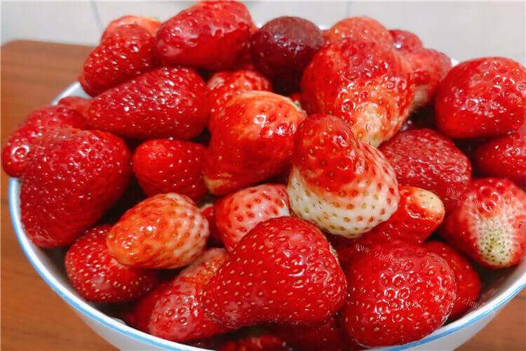 草莓可以做甜甜的草莓酱料吗？草莓怎么做草莓酱？
