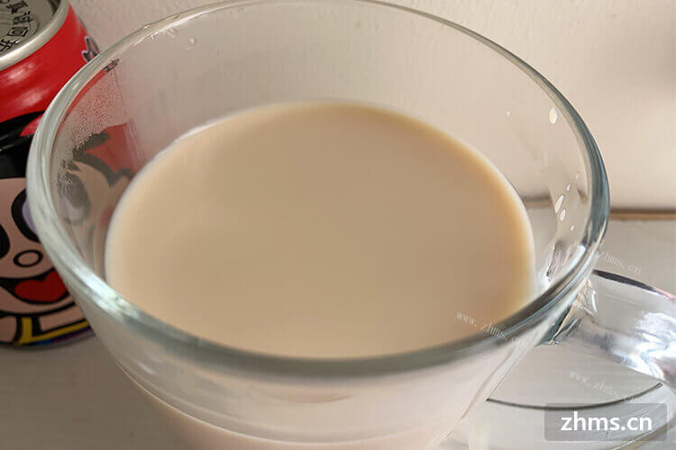 通常热一杯牛奶是花不了多久的，用电蒸箱热牛奶多久才会好？