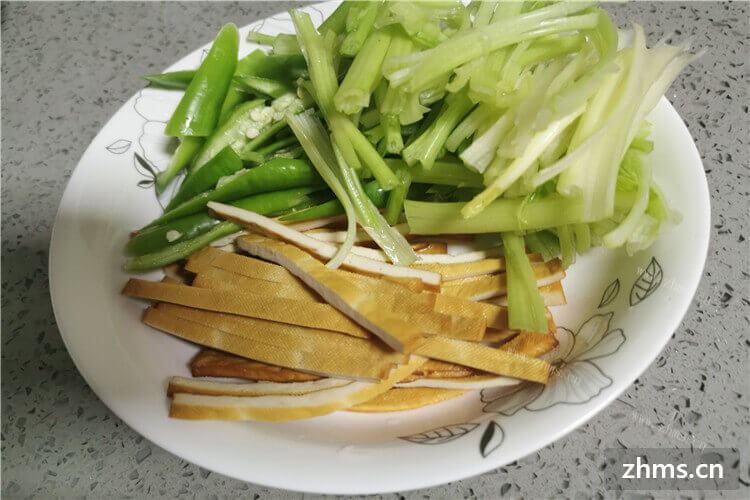 最近家里面买了很多芹菜，想问芹菜百合怎么炒？