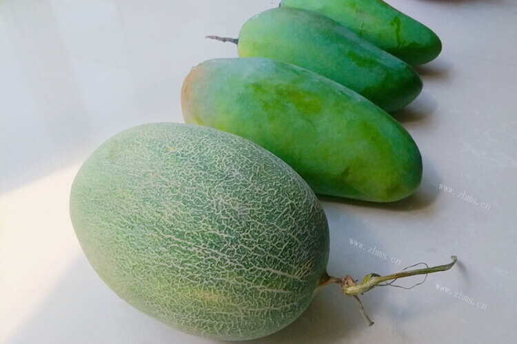 现在属于吃哈密瓜的季节，黄色哈密瓜和绿色哈密瓜好吃嘛？