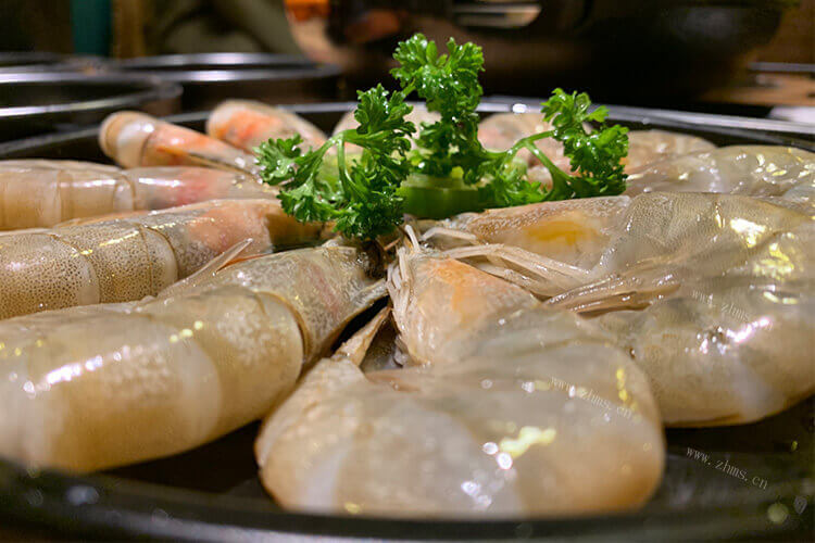 馄饨紫菜虾米汤怎么做好吃，是放在水里面一起煮吗？