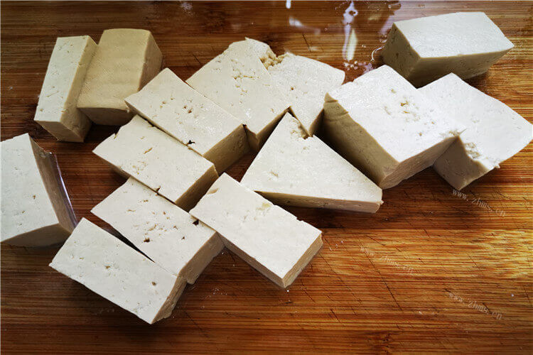 自己在家里做炖豆腐，家常炖豆腐怎么做好吃呢？