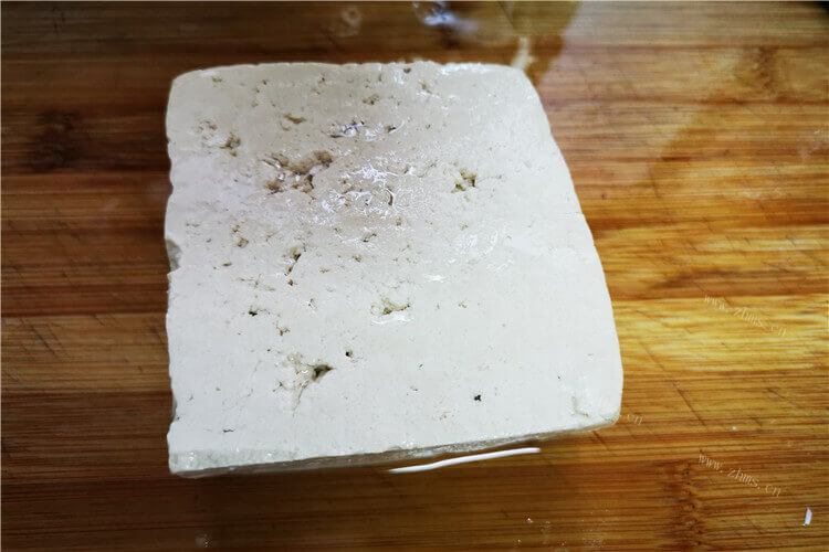 橡子豆腐吃不完的可以放在冰箱里面吗？能放多久呢？