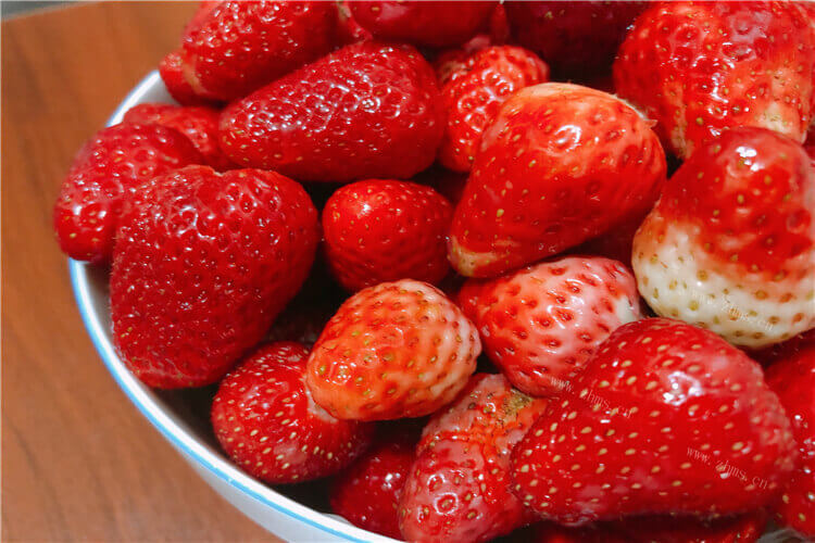 得到一个新鲜玩意，拿到手里知道叫草莓粉，草莓粉怎么使用