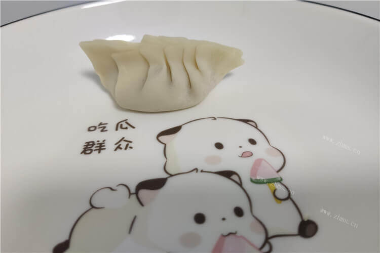 很多人都喜欢吃饺子，怎样包羊肉和洋葱饺子呢？