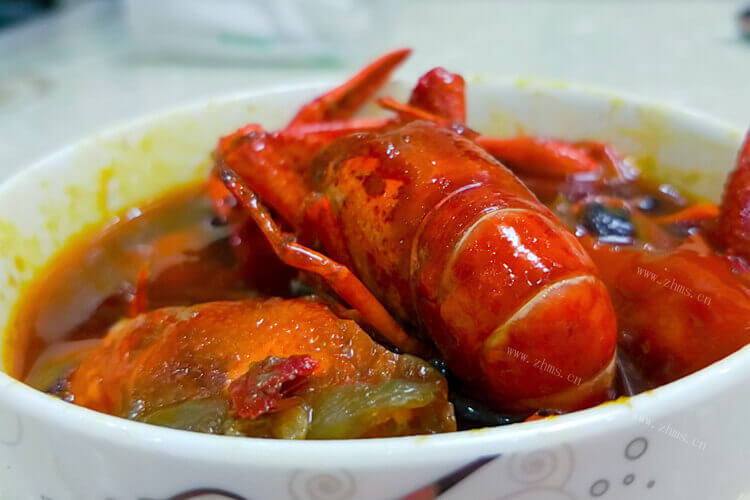 自己在家做龙虾，龙虾尾需要煮多长时间？