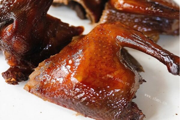 鸽子肉的做法——烤乳鸽，不需要太繁琐的步骤就能做出正宗广式口味