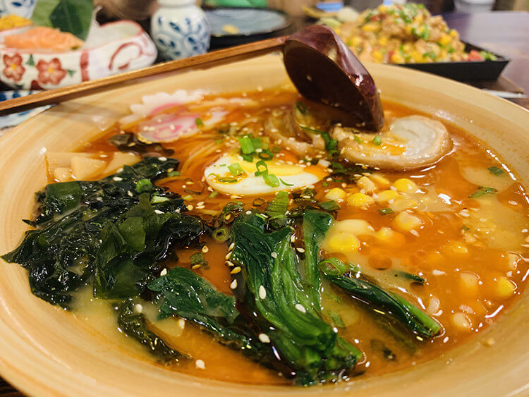 装潢超有感觉的日式居酒屋,菜品精致,一看就很用心,服务也是相当好,几乎随叫随到 装潢超有感觉的日式居酒屋,菜品精致,一看就很用心,服务也是相当好,几乎随叫随到