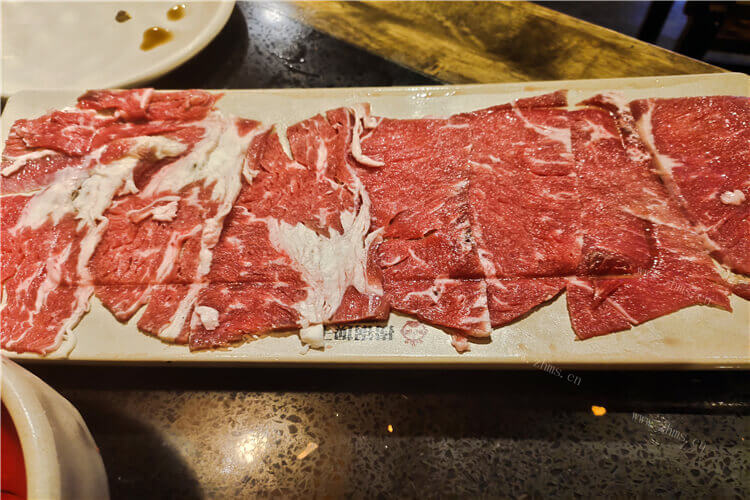 在家里面炖一些牛肉吃，牛肉炖是肋条好还是牛腩好？