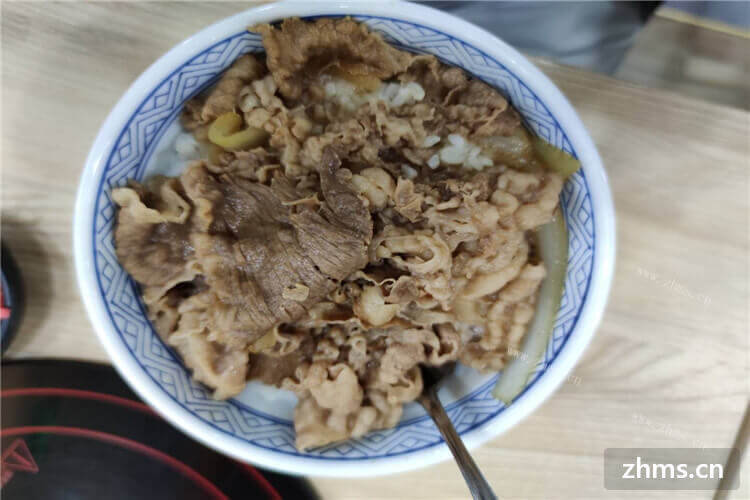 松屋牛丼饭加盟要多少成本？投资的时候要不要管理费呢？